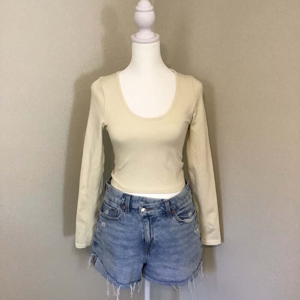 OQQ Long Sleeve Scoop Neck Seamless Fitted Ribbed Crop Top Cream Size M